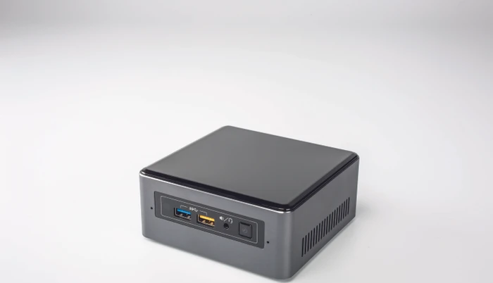 Intel NUC Kit - Tall - Baby Canyon - NUC7i3BNH