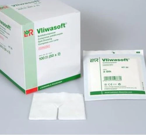 Lohmann & Rauscher Vliwasoft Schlitzkompressen 4-lagig steril, 10 x 10cm, 100 Stück (50x 2 Stück)
