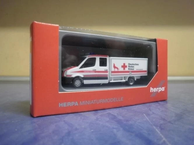 Herpa VW Crafter mit Kofferaufbau DRK Wolfsburg
