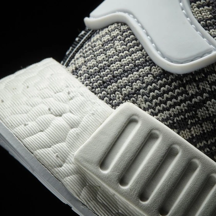 adidas NMD_R1 utility black/footwear white/medium grey heather solid grey (Damen)