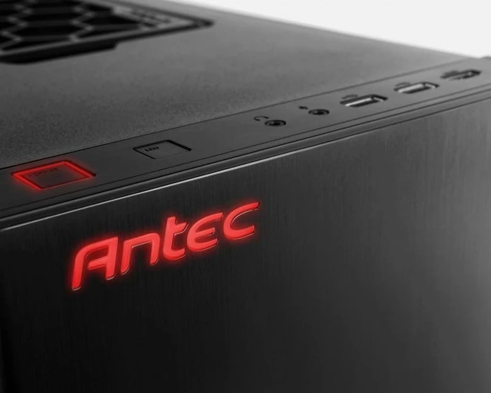 Antec P110 Luce schwarz, Glasfenster