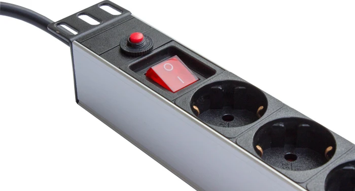 Good Connections 19" Aluminium Steckdosenleiste 8-fach 1HE Überspannungsschutz, 1HE, 8-fach, 250V, 1.8m
