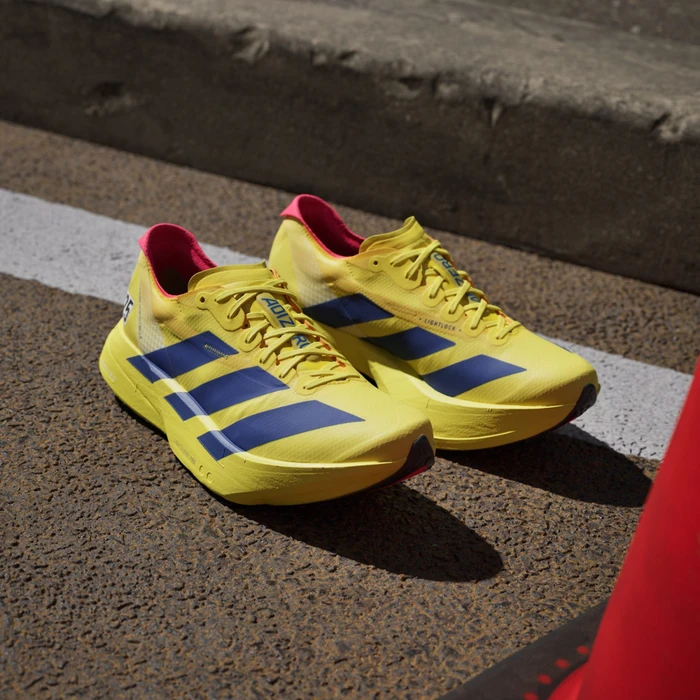 adidas Adizero Adios Pro 4 pure sulfur/lucid blue/lucid red (Herren)