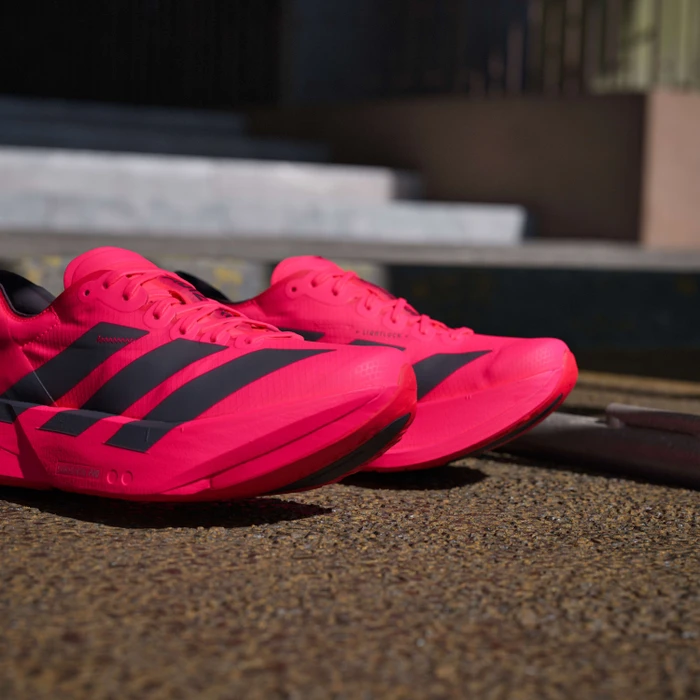 adidas Adizero Adios Pro 4 luci/core black (Damen)