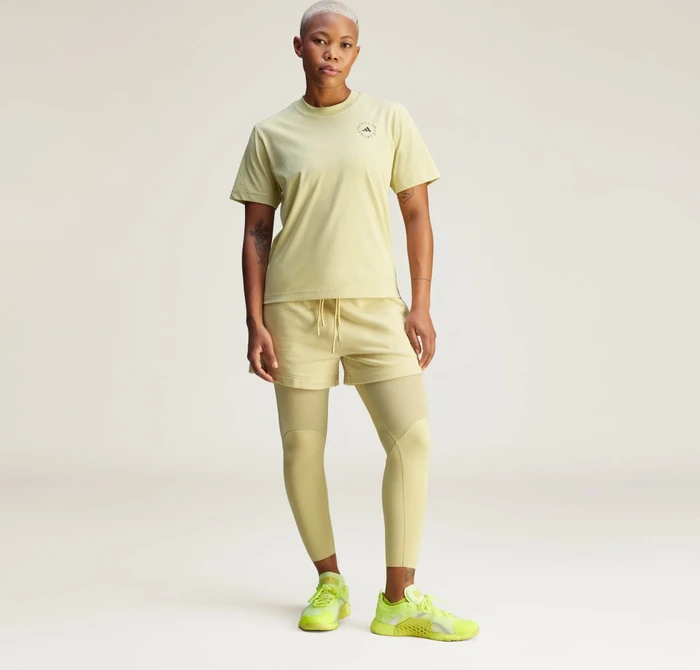 adidas by Stella McCartney TrueCasuals Regular Sportswear T-Shirt kurzarm halo gold (Damen)