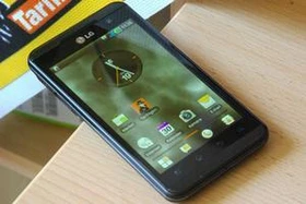 LG Optimus 3D P920 schwarz