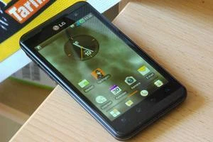 LG Optimus 3D P920 schwarz