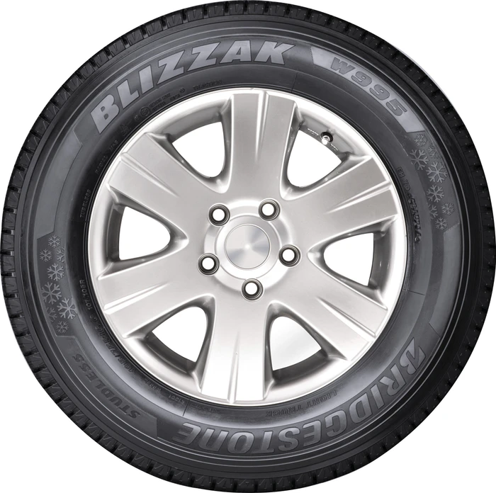Bridgestone Blizzak W810 215/75 R16C 113/111R
