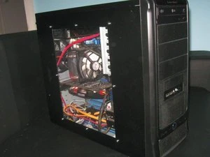 Cooler Master Elite 330 schwarz, Acrylfenster