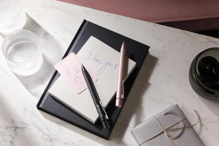 Faber-Castell Grip 2011 XB Kugelschreiber pale rose