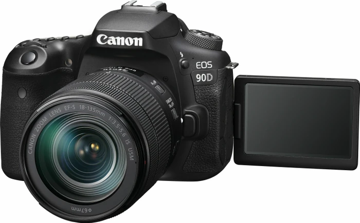 Canon EOS 90D mit Objektiv EF-S 18-135mm 3.5-5.6 IS USM