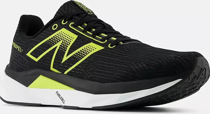 New Balance FuelCell Propel v5 black/tea tree/magnet (Herren)