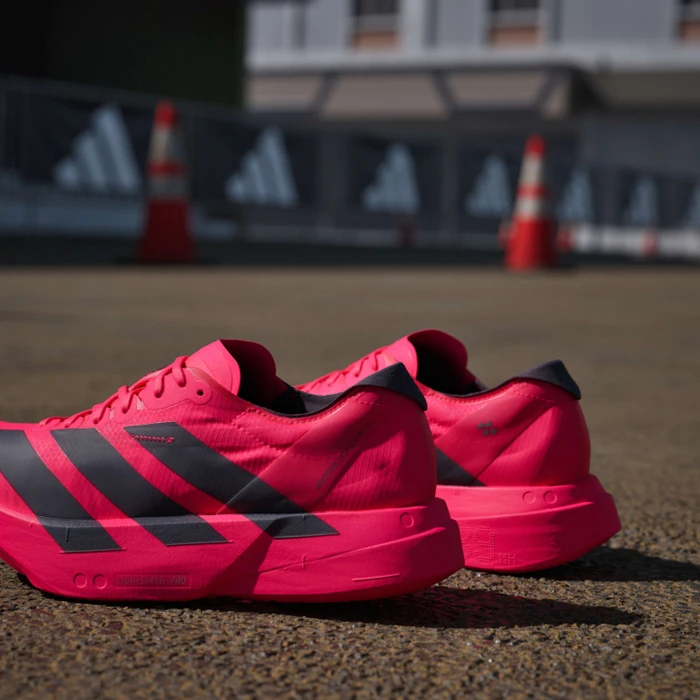 adidas Adizero Adios Pro 4 luci/core black (Damen)