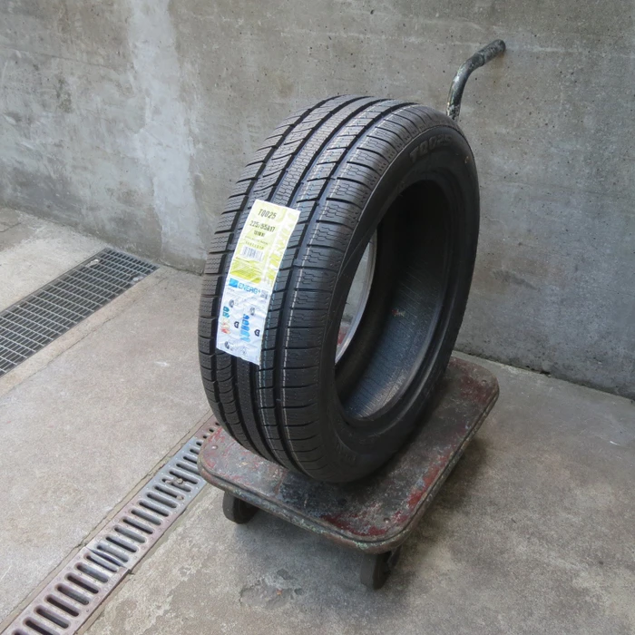 Torque TQ025 225/55 R17 101V XL