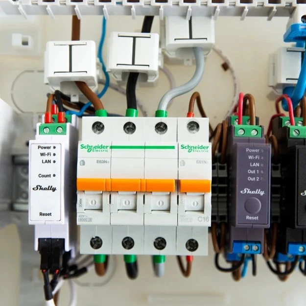 Shelly Pro 3EM, DIN-Schienen-Stromverbrauchsmessgerät, 3-Phasen, 120A, Strommesssensor