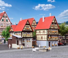Kibri Fachwerkhaus und Torhaus