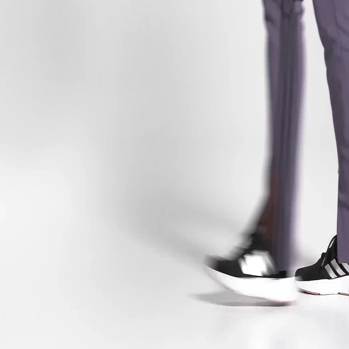 adidas Swift Run core black/champagne met./cloud white (Damen)