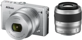 Nikon 1 J4 silber mit Objektiv 1 NIKKOR 10-30mm 3.5-5.6 PD-Zoom VR und 1 NIKKOR 30-110mm 3.8-5.6 VR