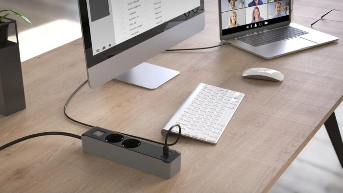 Hama Steckdosenleiste mit Schalter, 2-fach, 1x USB-A/2x USB-C 65W USB-PD, 1.4m, schwarz/grau