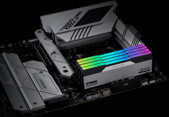 Klevv Cras V RGB ROG Certified weiß/schwarz UDIMM 32GB Kit, DDR5-6200, CL32-38-38-78