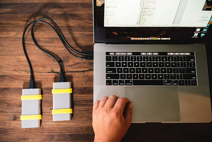 Sony SL-M, 2TB, USB-C 3.1
