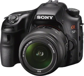 Sony Alpha 57 mit Objektiv 18-55mm 3.5-5.6 DT SAM