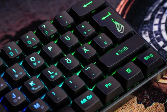 Verbatim SureFire KingPin M1 60% Gaming Keyboard, LEDs RGB, RED Switches, schwarz, USB, DE