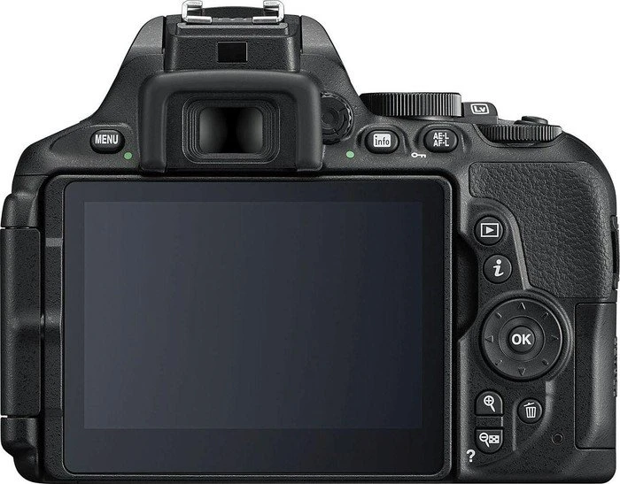 Nikon D5600 mit Objektiv AF-P DX 18-55mm 3.5-5.6 G VR und AF-P DX 70-300mm 4.5-6.3 G ED VR