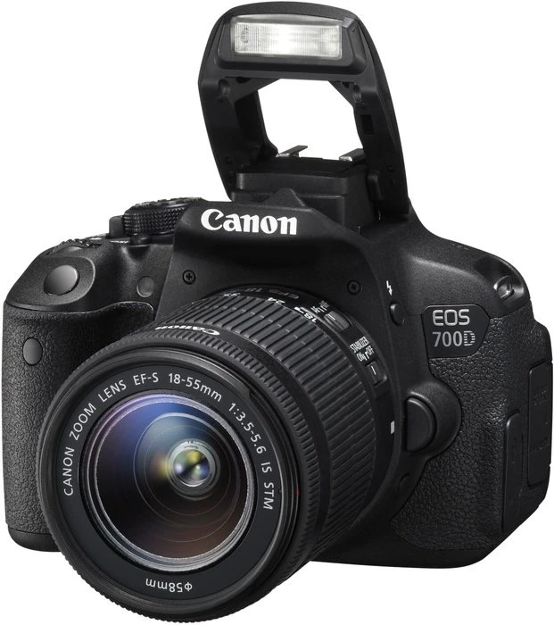 Canon EOS 700D mit Objektiv EF-S 18-55mm 3.5-5.6 IS STM