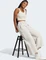 adidas Essentials 3-Streifen Lifestyle Woven Parachute Trainingshose lang beige/weiß (Damen) Vorschaubild