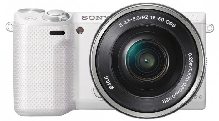 Sony Alpha NEX-5R weiß mit Objektiv E PZ 16-50mm 3.5-5.6 OSS