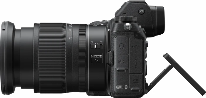 Nikon Z 6 mit Objektiv Z 24-70mm 4.0 S und Speicherkarte