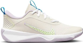 Nike Omni Multi-Court light orewood brown/light photo blue/barely volt (Junior)