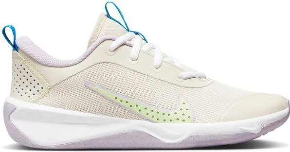 Nike Omni Multi-Court light orewood brown/light photo blue/barely volt (Junior)