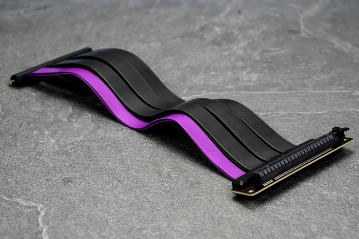 Cooler Master Riser Cable, gewinkelt, PCIe 4.0, 200mm, schwarz
