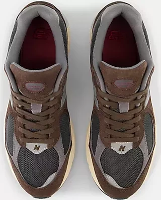 New Balance 2002R rich earth/blacktop/castlerock (Herren)
