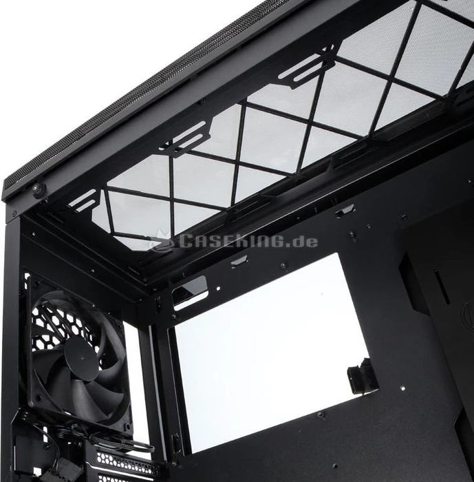 Lian Li Alpha 550X schwarz, Glasfenster