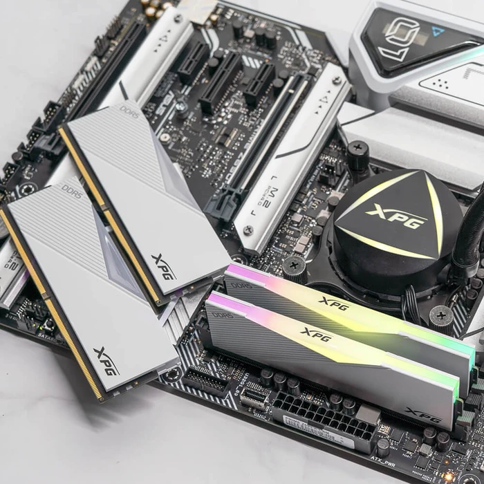 ADATA XPG LANCER RGB White Edition UDIMM 32GB Kit, DDR5-6000, CL30-40-40, 1RX8