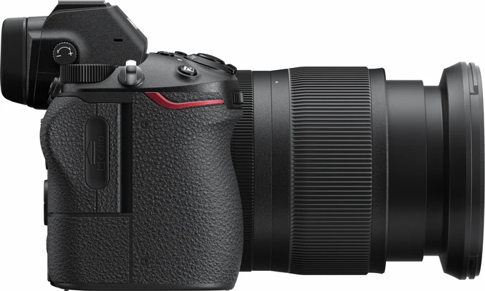 Nikon Z 6 mit Objektiv Z 24-70mm 4.0 S und Speicherkarte