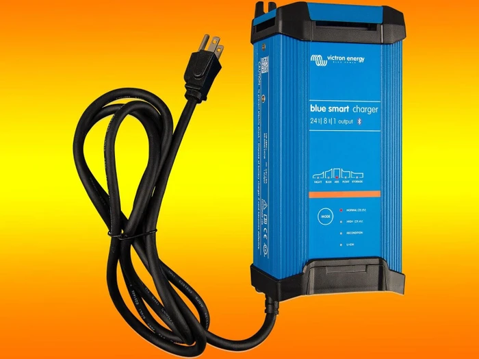 Victron Energy Blue Smart IP22 24/081