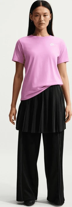 Nike Sportswear Club Essentials T-Shirt kurzarm (Damen)