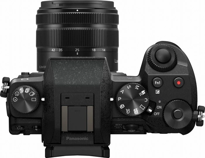 Panasonic Lumix DMC-G70 schwarz mit Objektiv Lumix G Vario 14-42mm 3.5-5.6 ASPH OIS