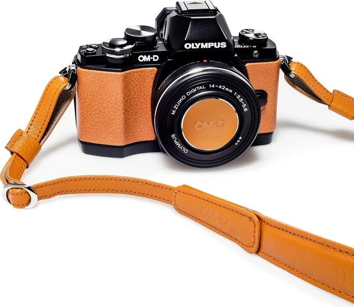 Olympus OM-D E-M10 orange mit Objektiv M.Zuiko digital ED 14-42mm 3.5-5.6 EZ