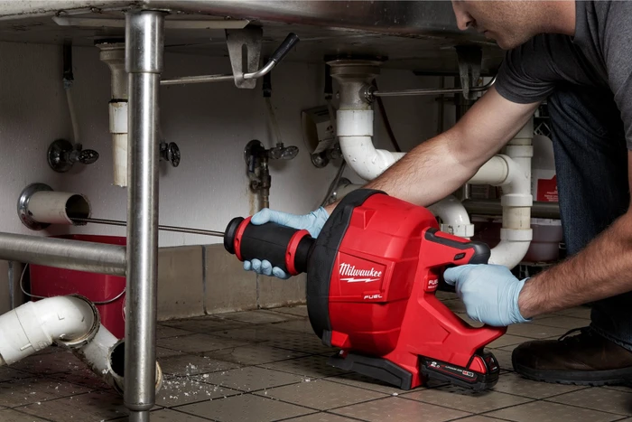 Milwaukee M18 FDCPF10-201C Fuel Akku-Rohrreinigungsmaschine inkl. Akku 2.0Ah