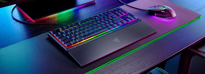 Razer Ornata V3 TKL, 8 RGB Zonen, USB, DE