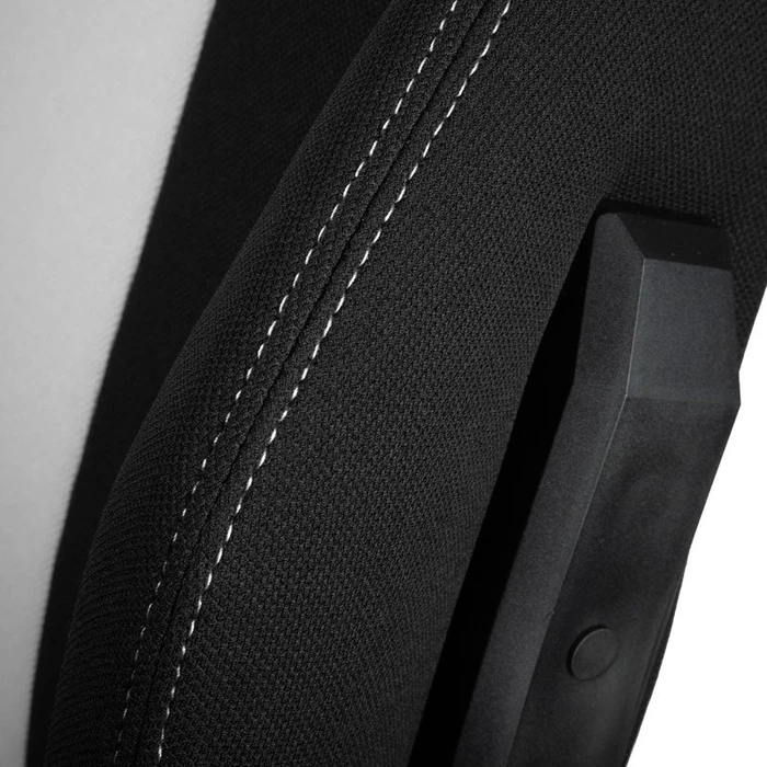 Nitro Concepts E250 Gamingstuhl, schwarz/weiß