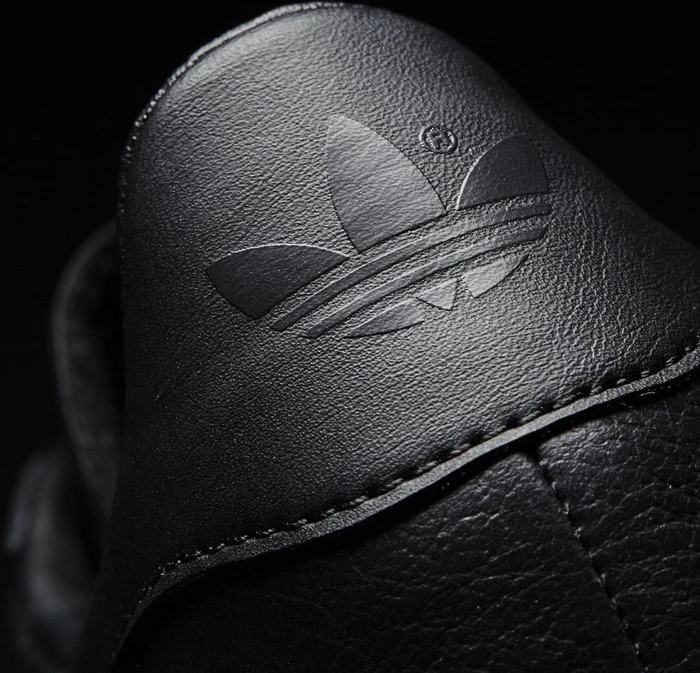 adidas Gazelle core black/gold met