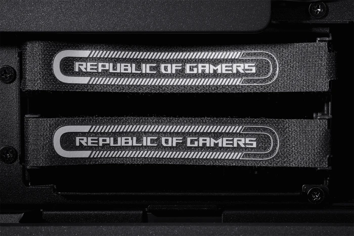 ASUS ROG Hyperion GR701 BTF Edition, Glasfenster