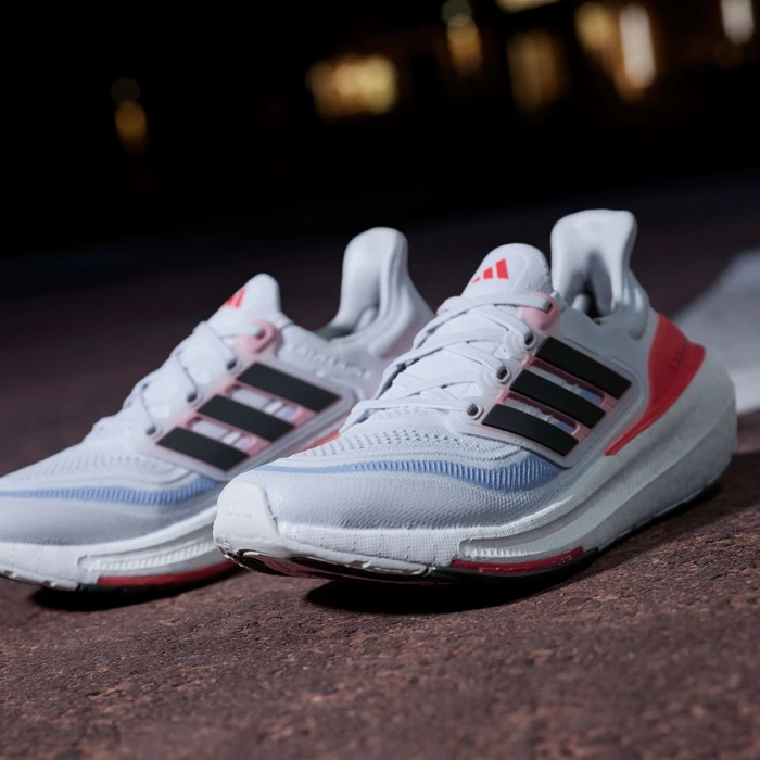 adidas Ultraboost Light cloud white/core black/solar red (Damen)