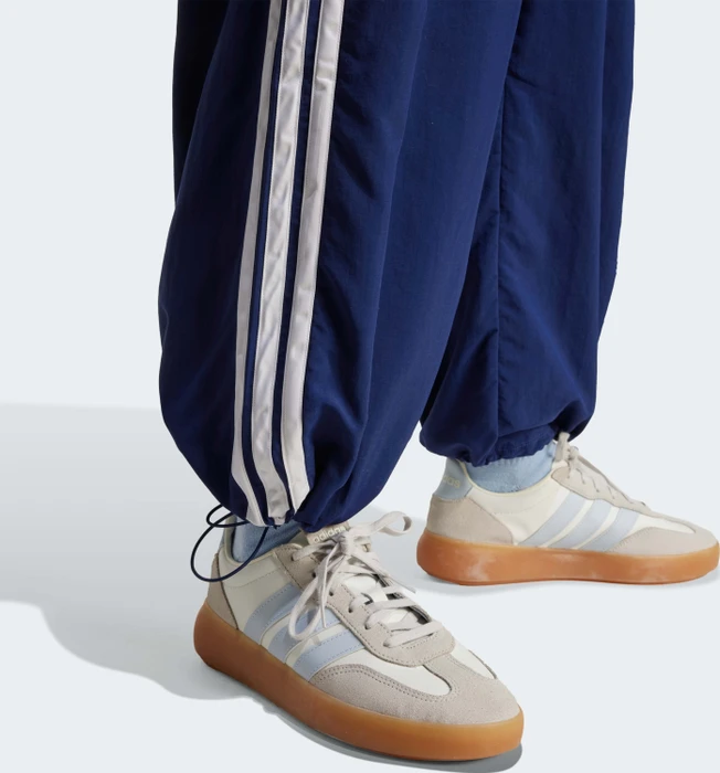 adidas Essentials 3-Streifen Lifestyle Woven Parachute Trainingshose lang dark blue/white (Damen)